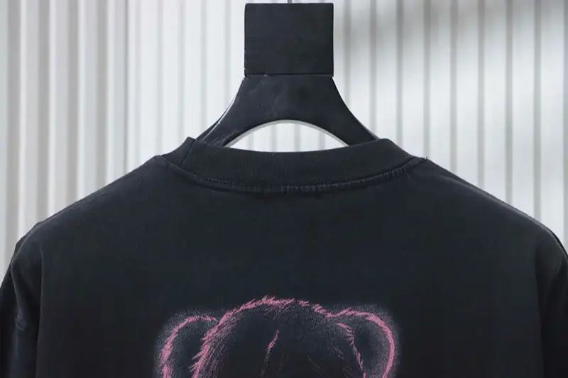 Neckline