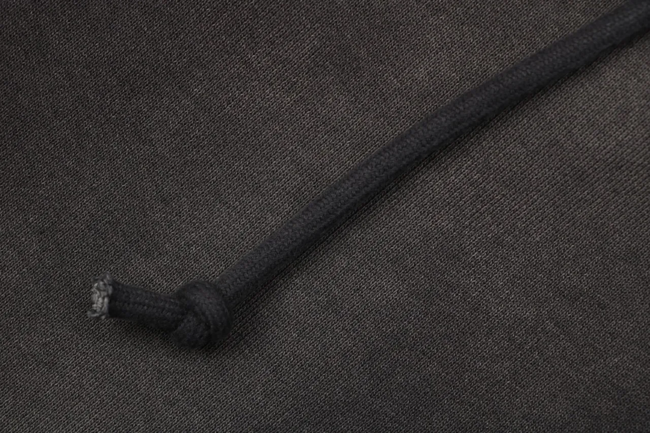 Tie of sweatpants