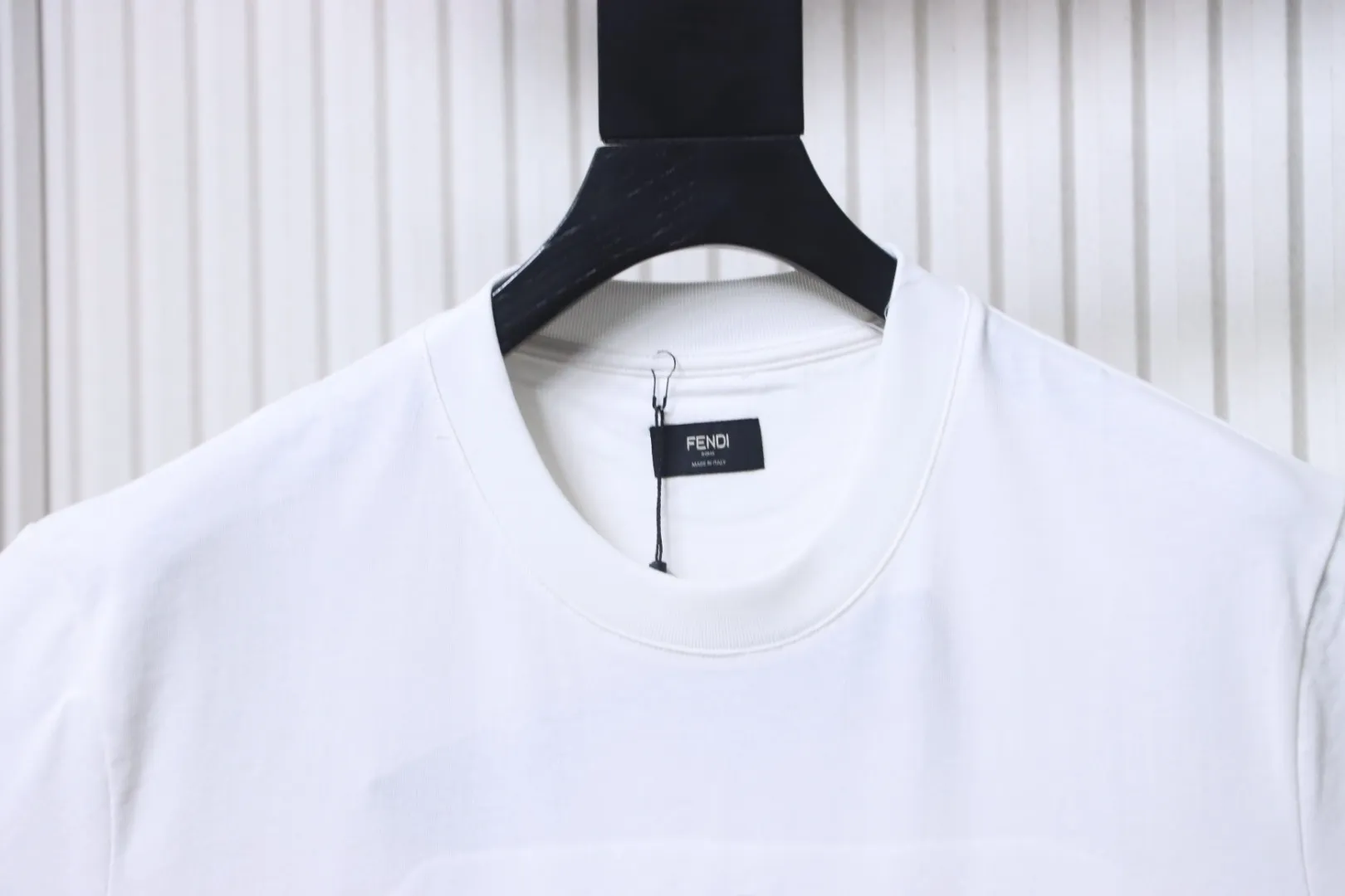 Neckline