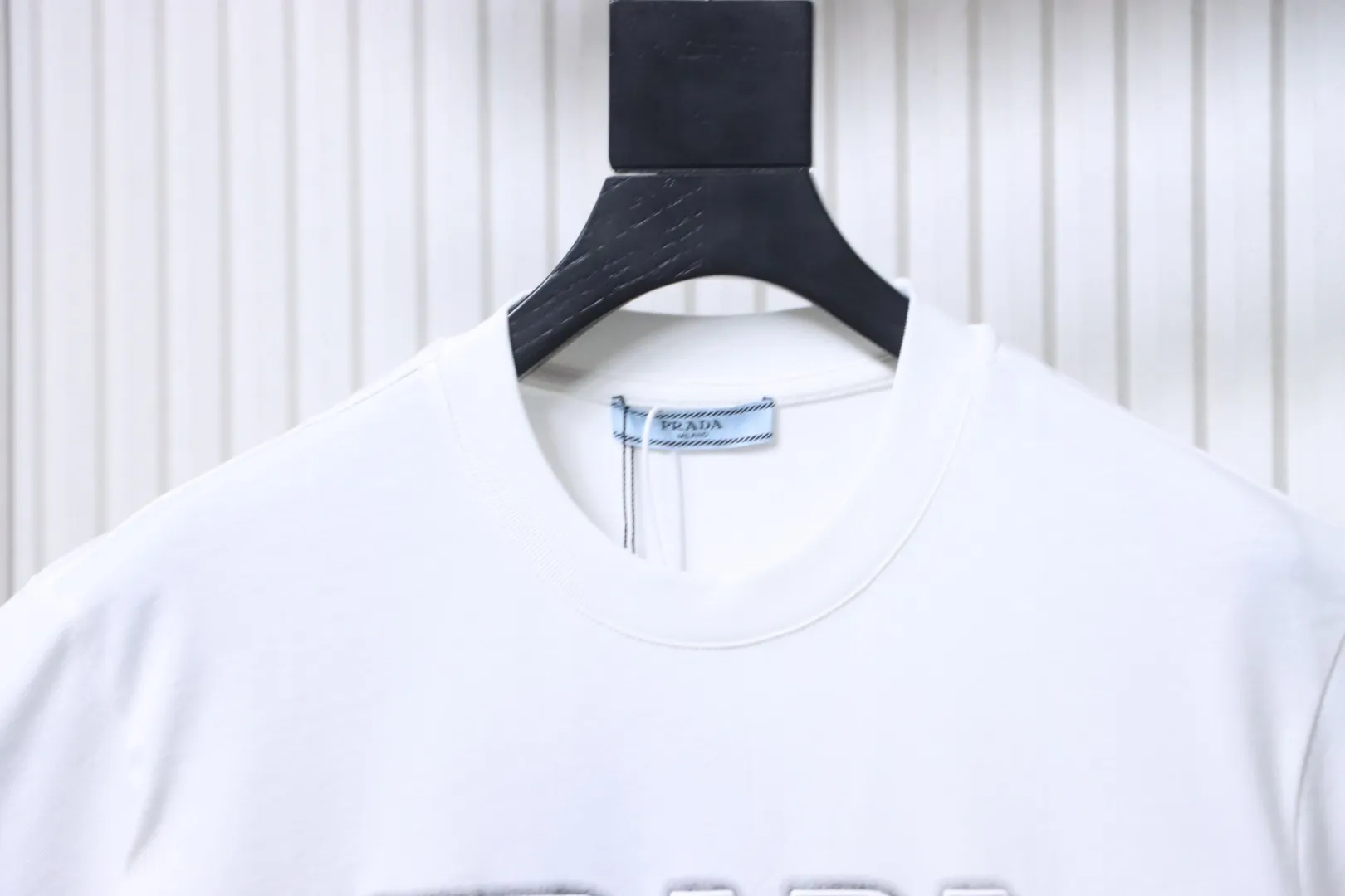 Neckline