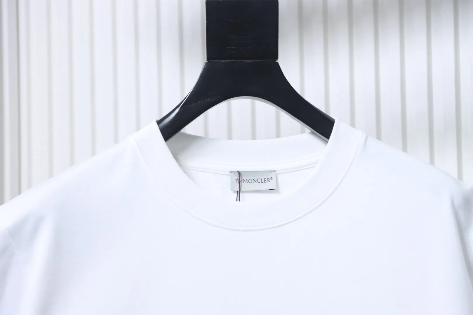 Neckline