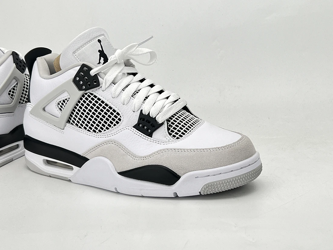 Jordan 4 Retro ‘Military Black’