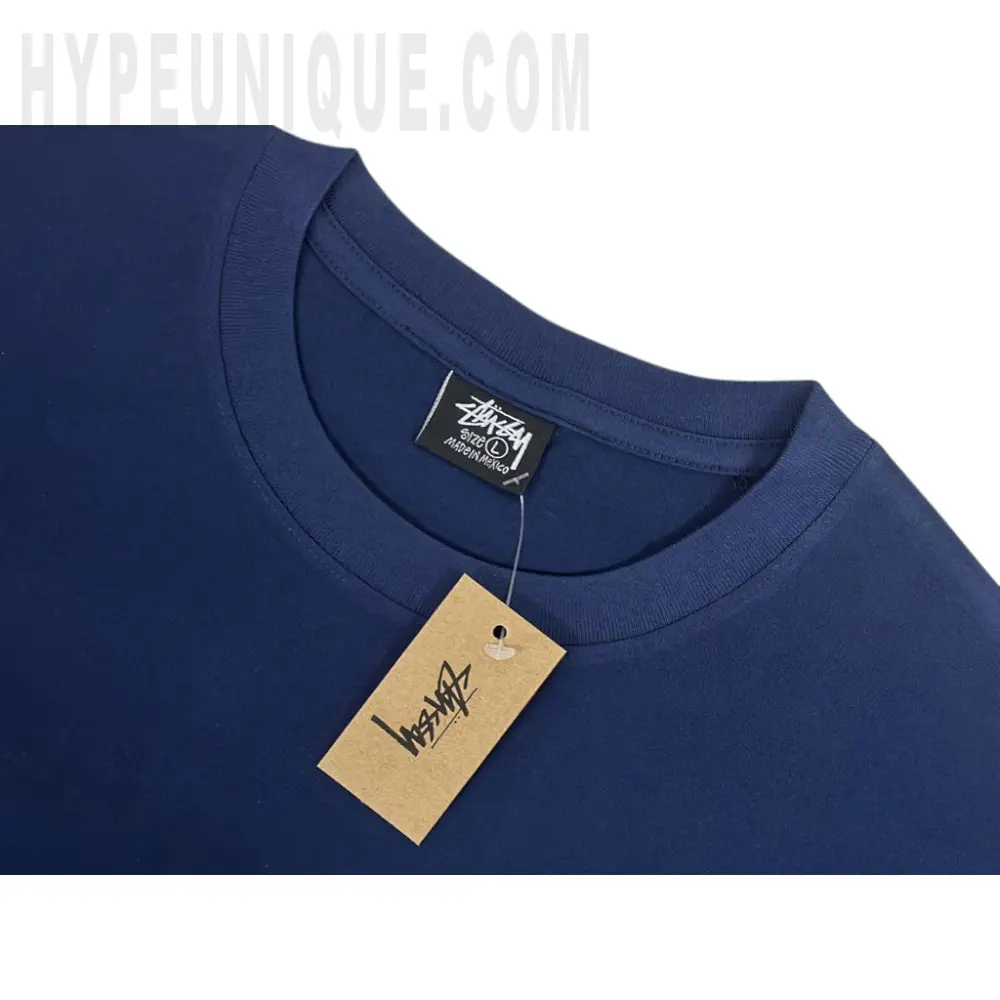 Close-up of the collar detail