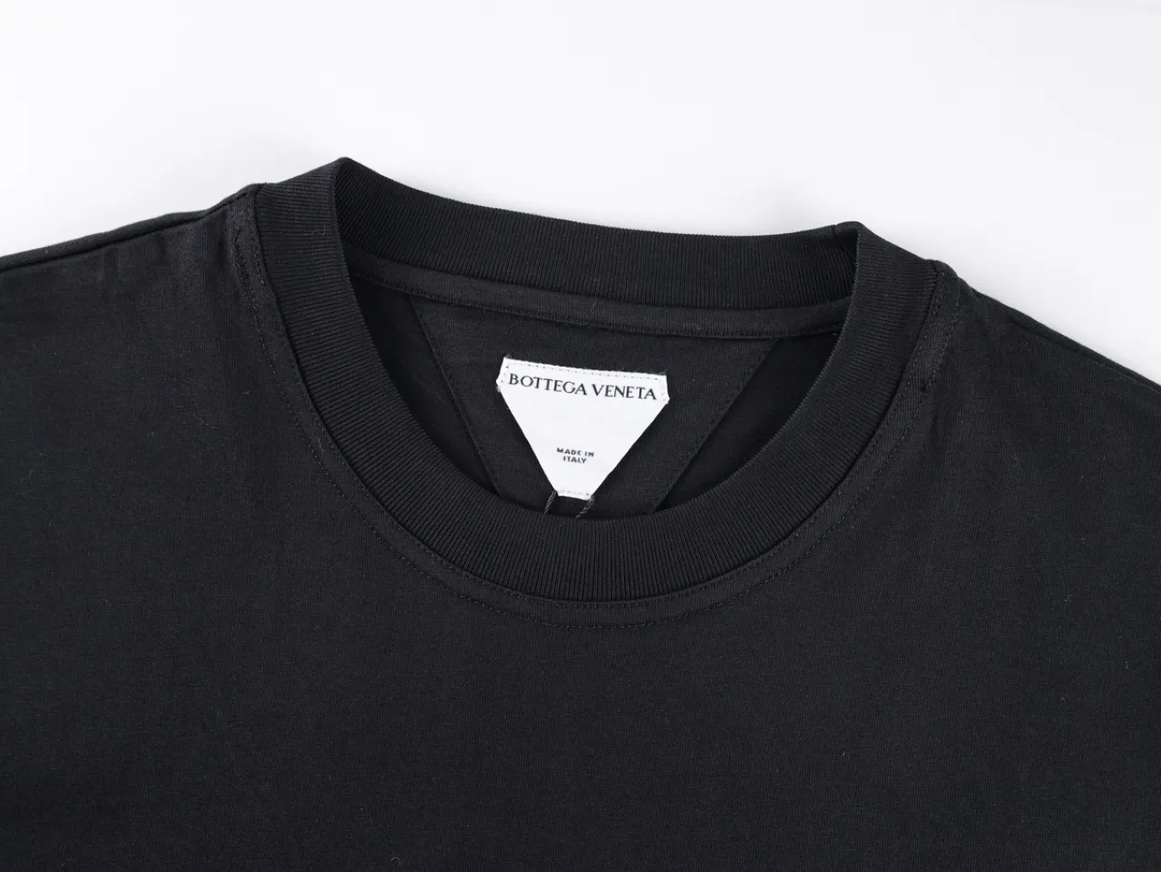 Neckline