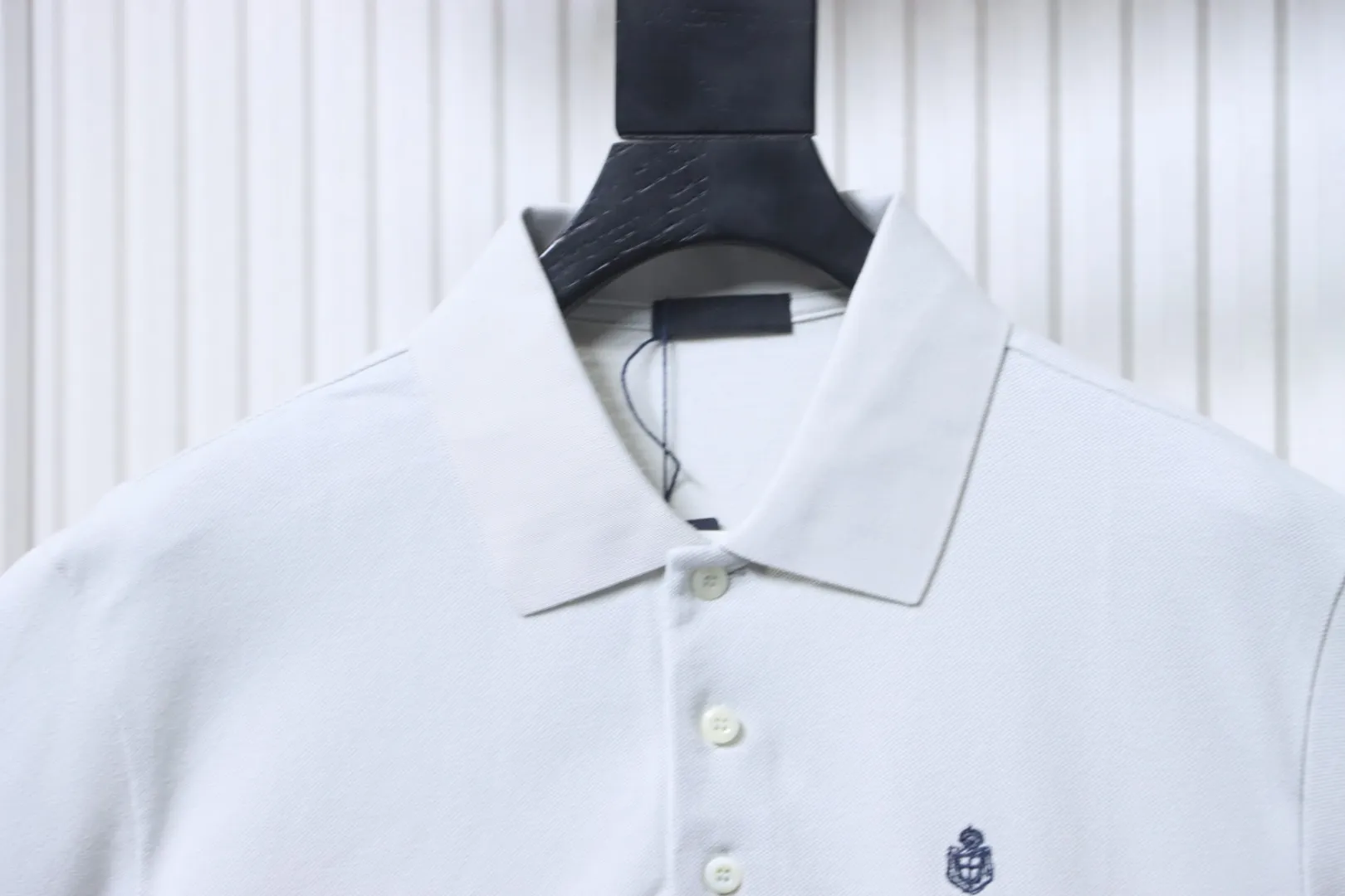 Neckline
