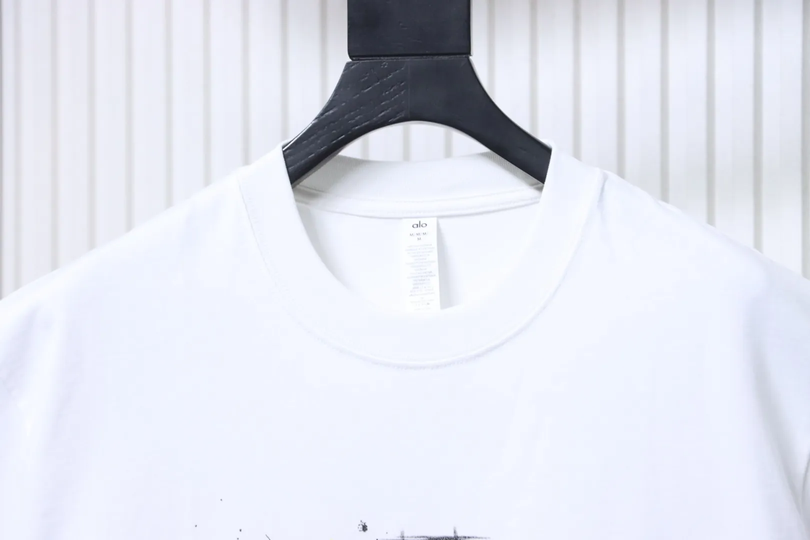 Neckline