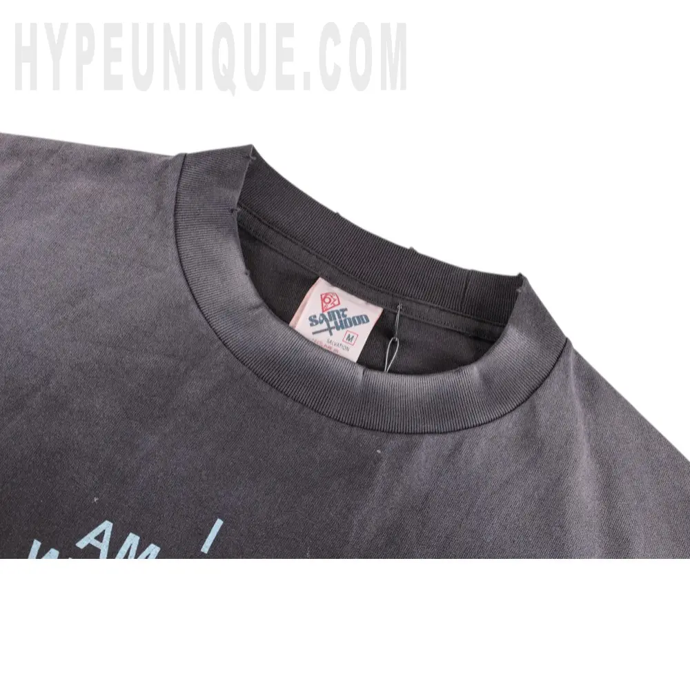 Close-up of the collar detail