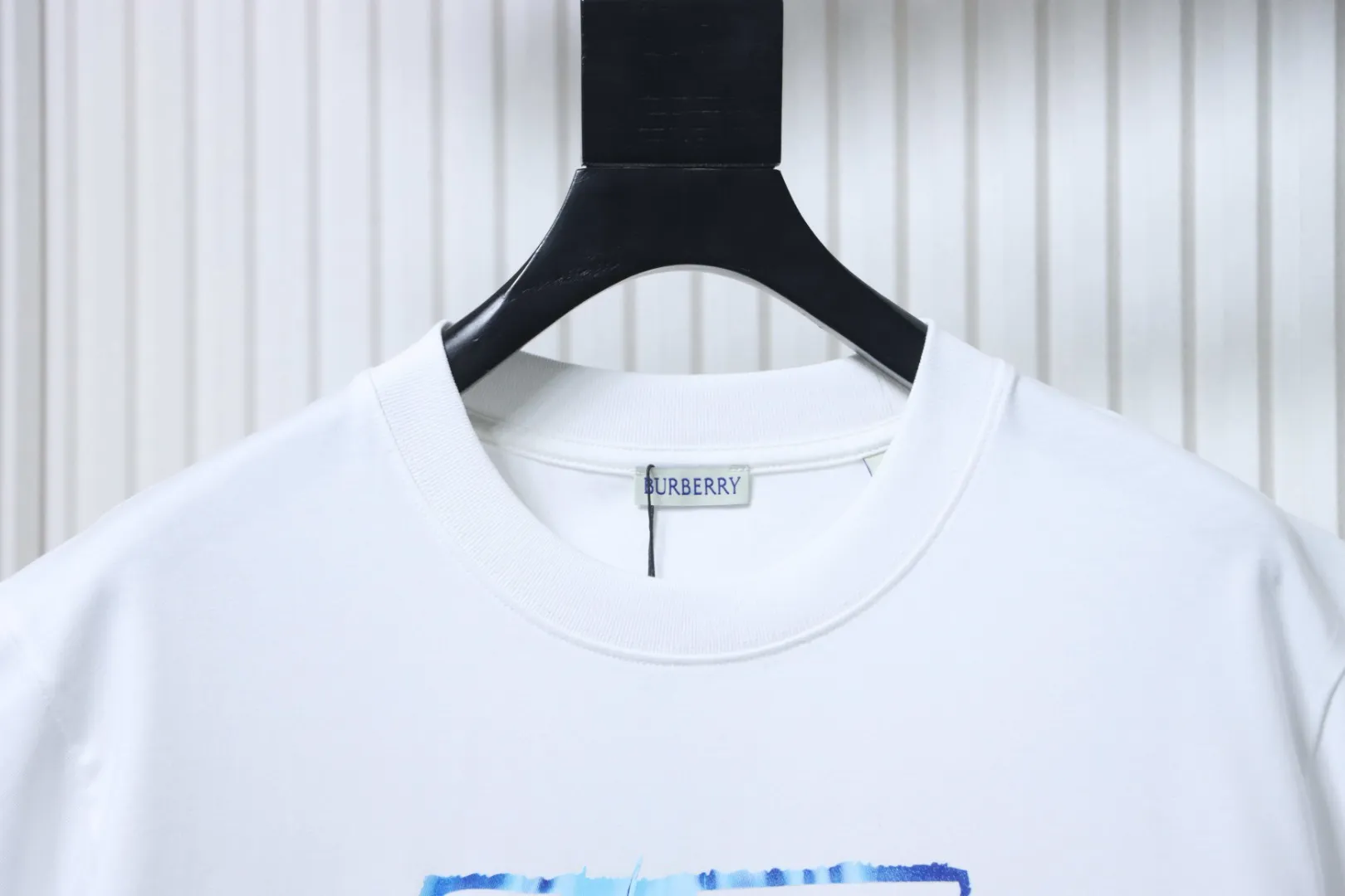 Neckline