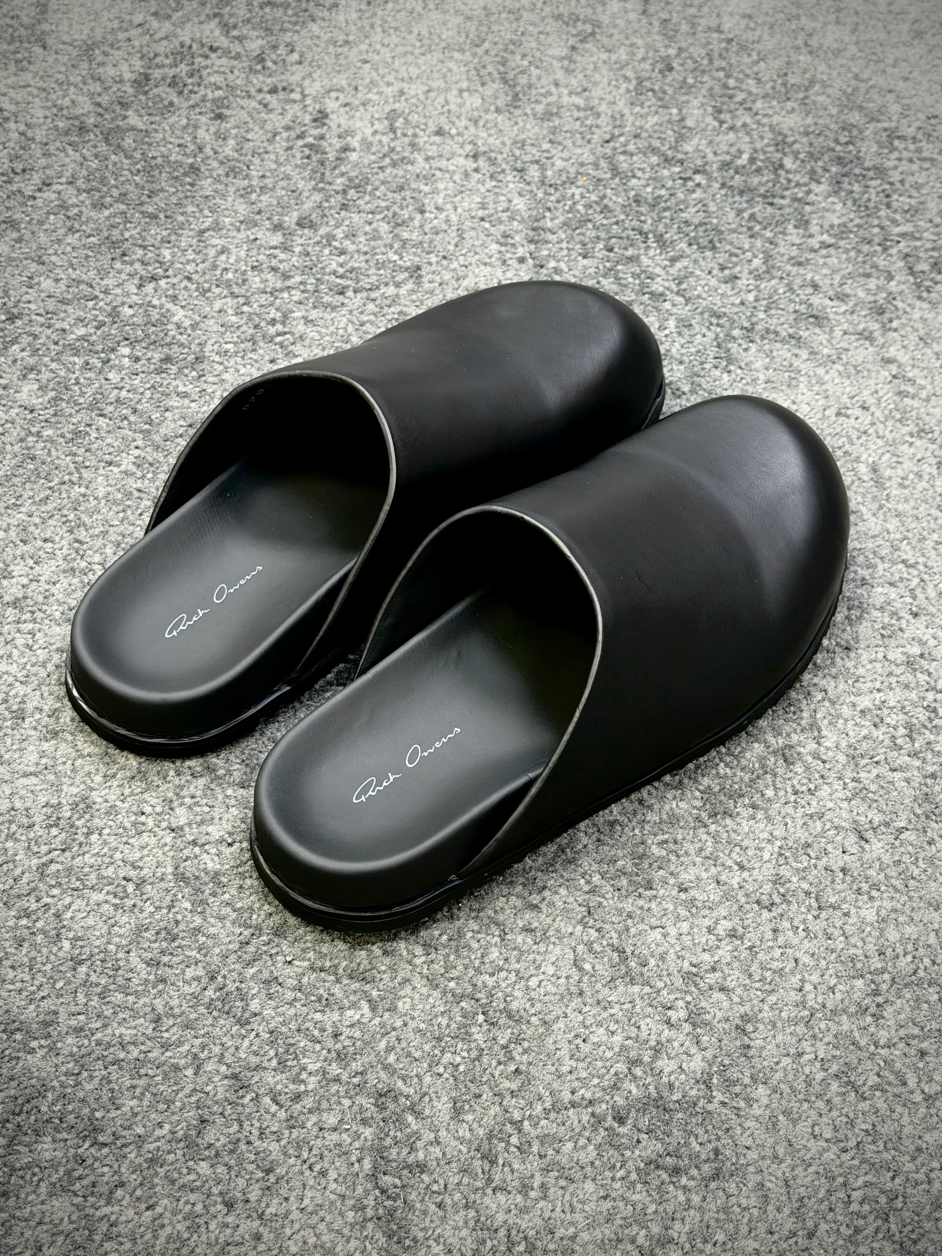 R 0wens Black Leather Granola Mules Angeled View