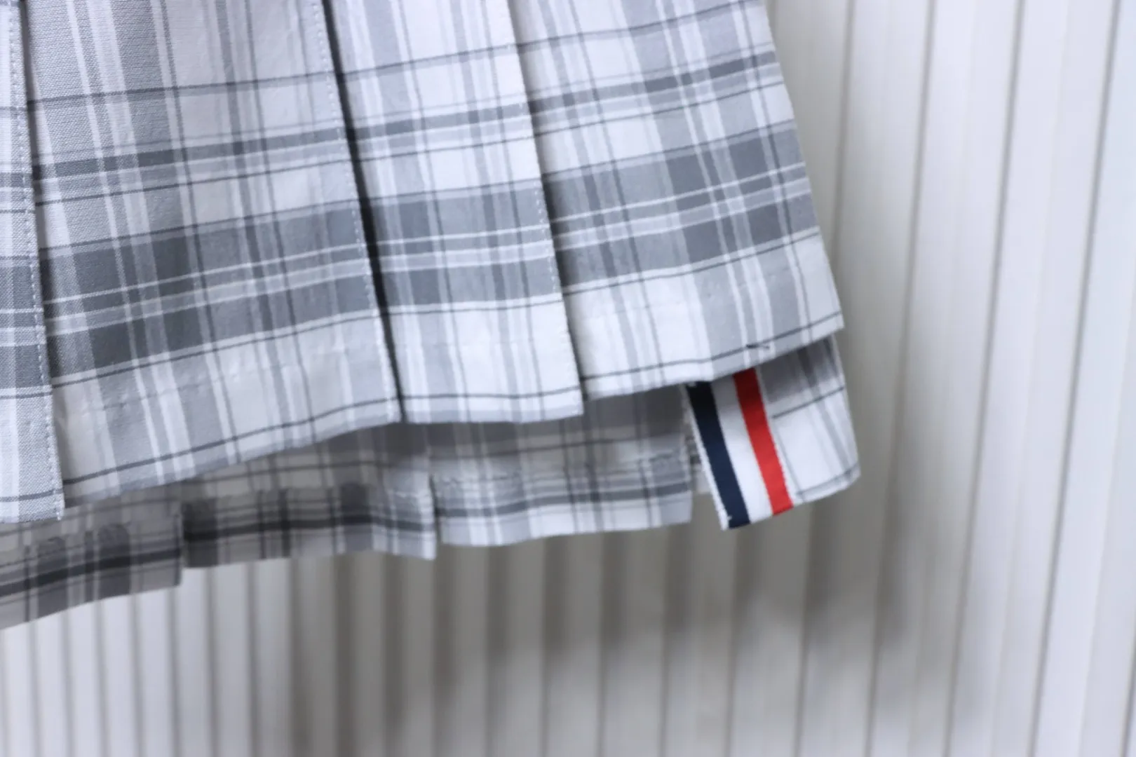 Bottom Hem Details