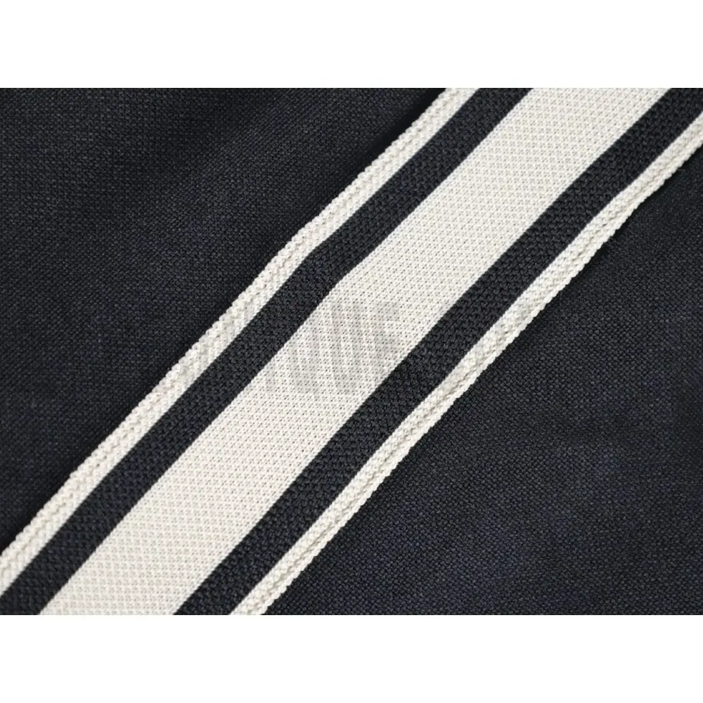 Precision-cut with wrinkle-resistant soft fabric.