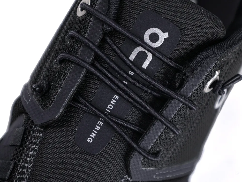 On Running Cloud 6 Black Sneakers Shoelace Detail