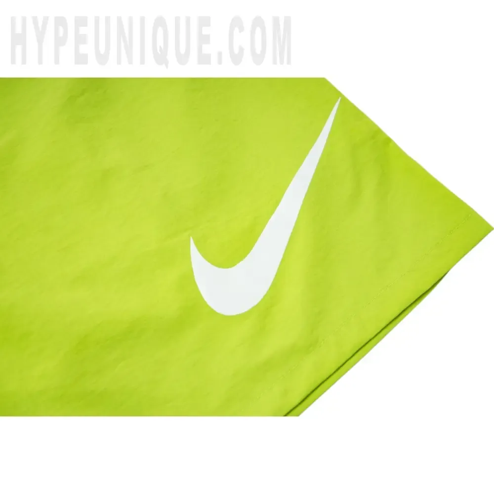 Back brand logo print on the shorts.