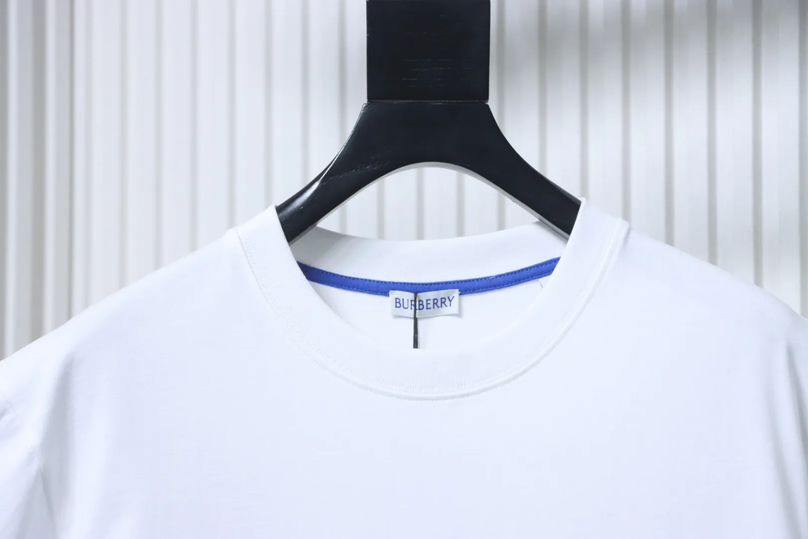 Neckline