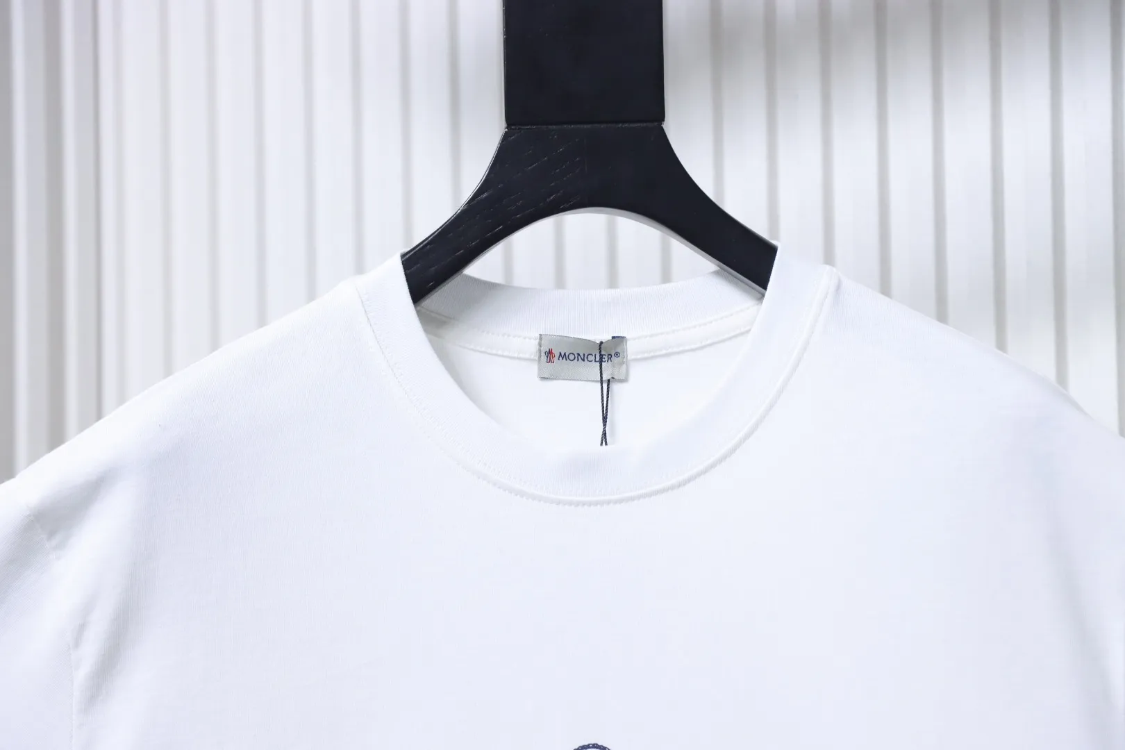 Neckline