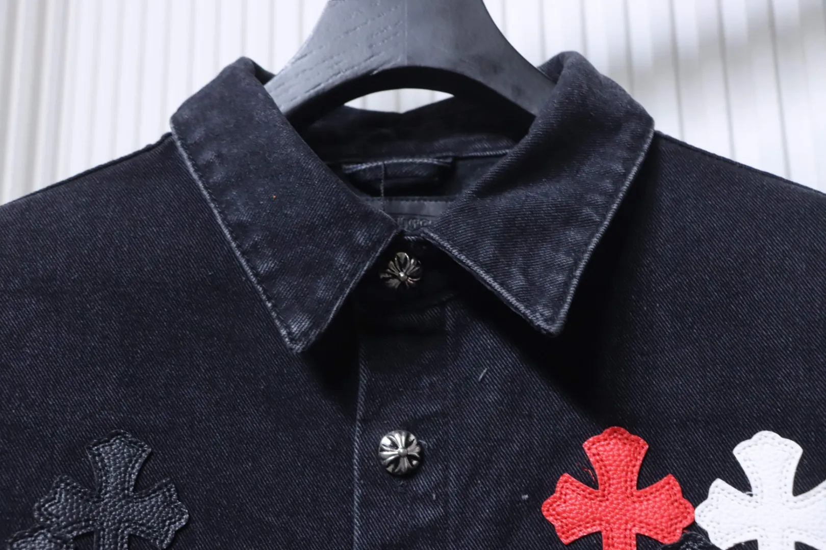 Collar Detail