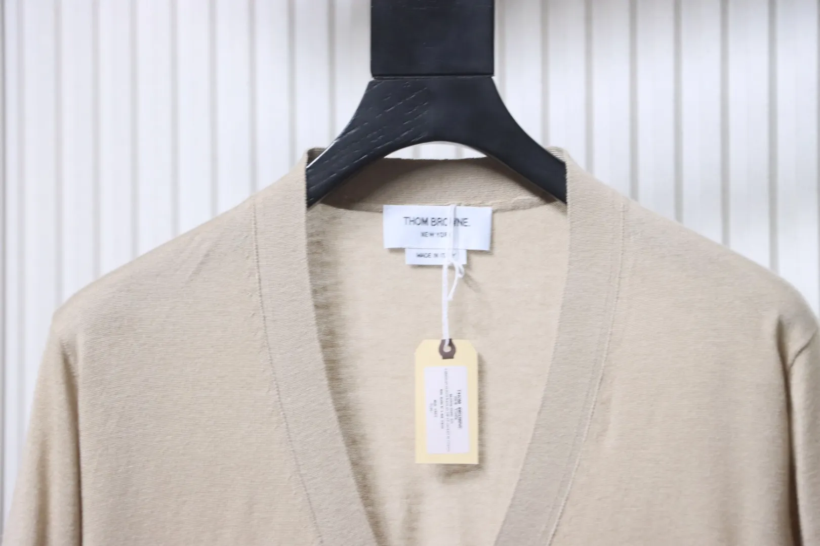 Neckline