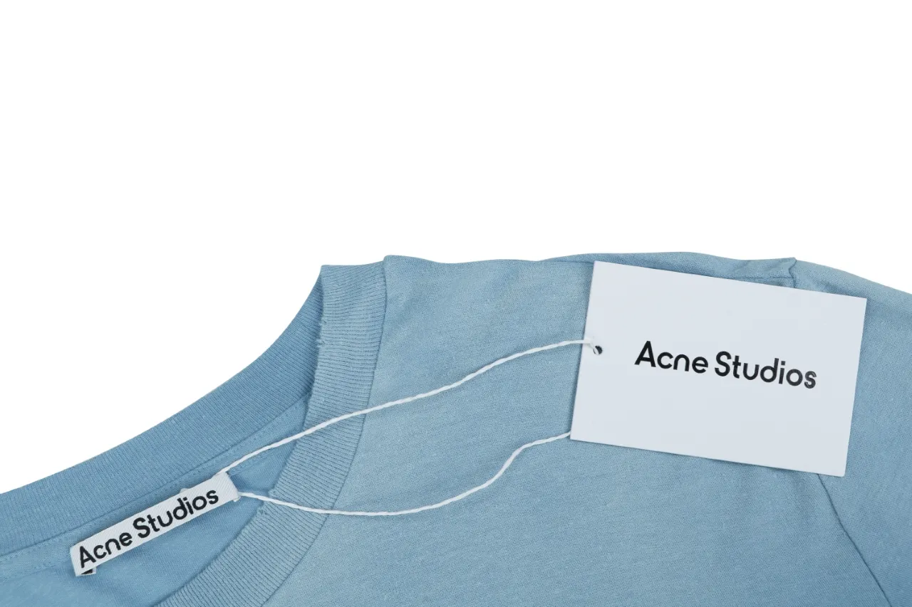 Neckline and Tag