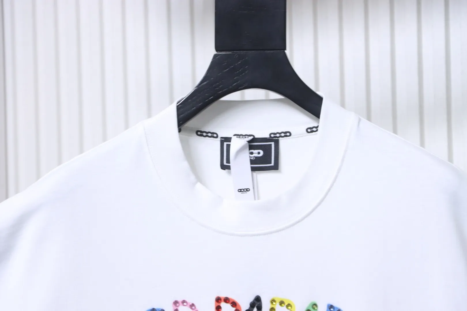 Neckline