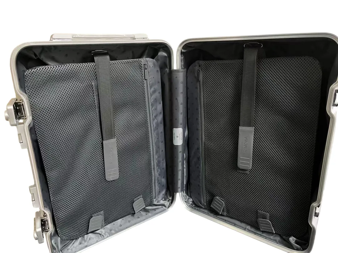 Hybrid travel suitcase interior