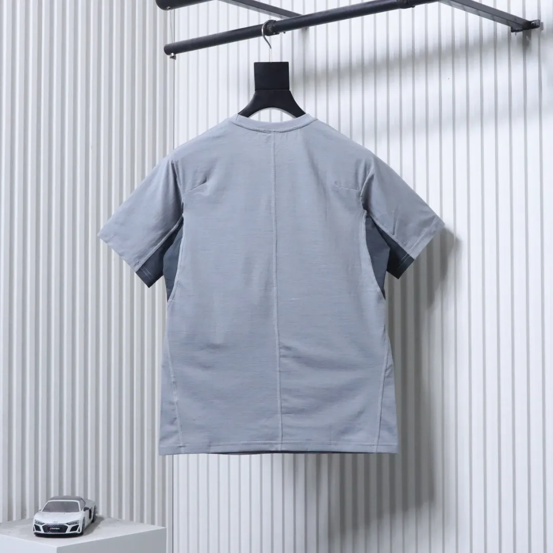 Back of Quick-Drying Crew Neck Sports T-Shirt Color Gray