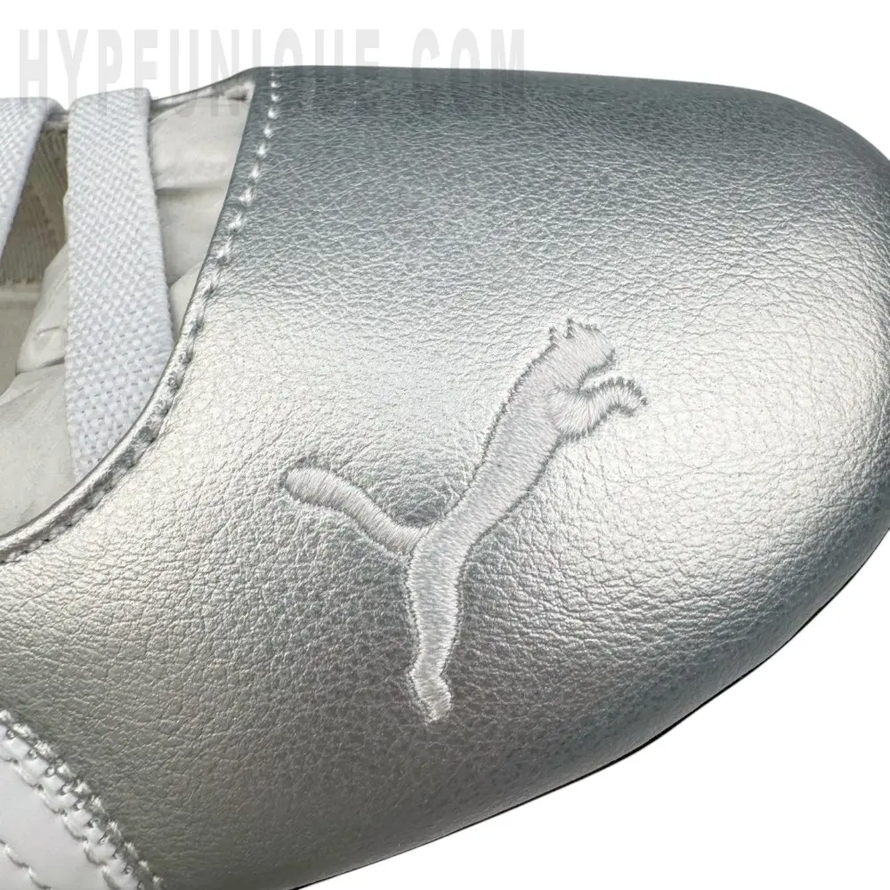 The right foot pair