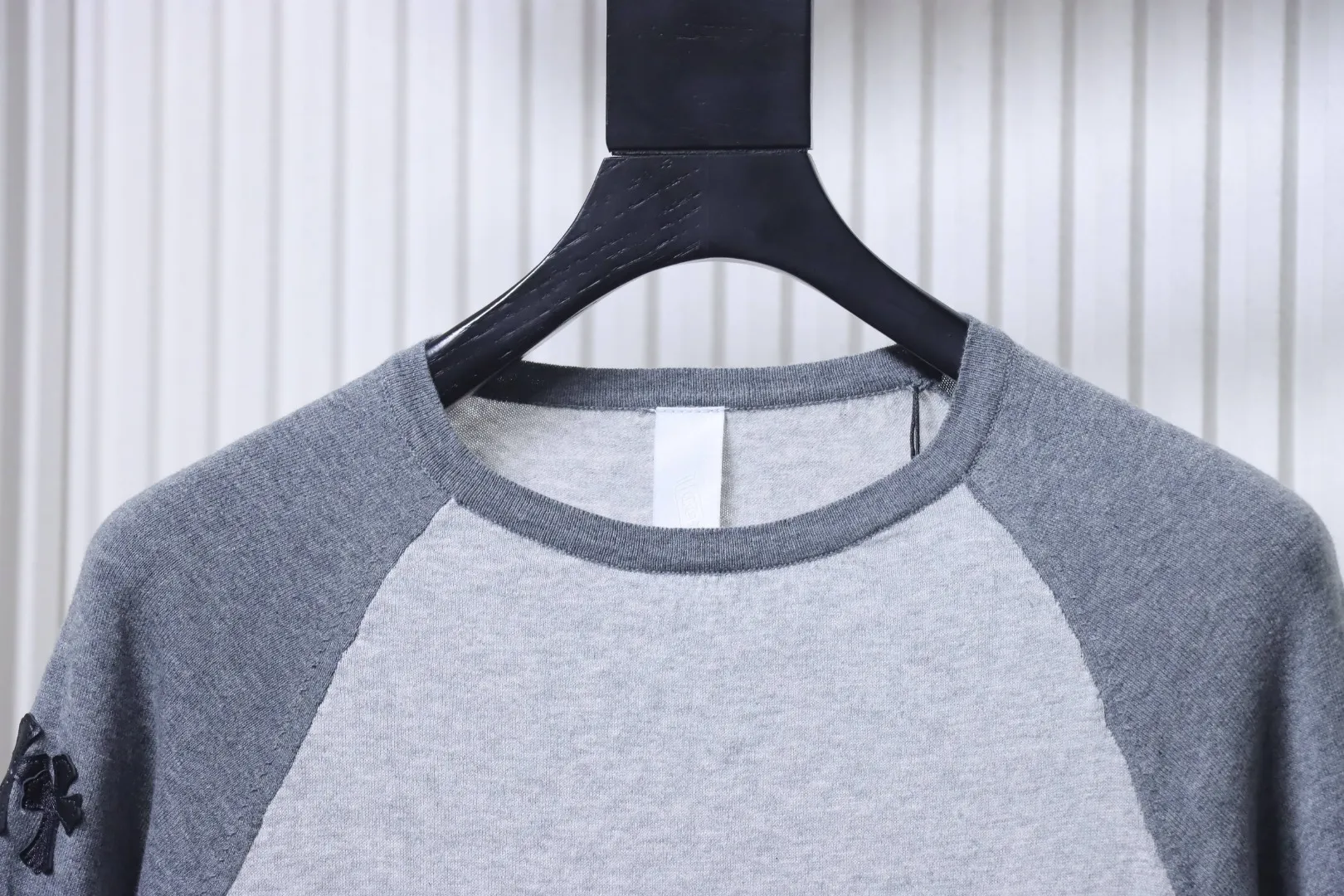 Neckline