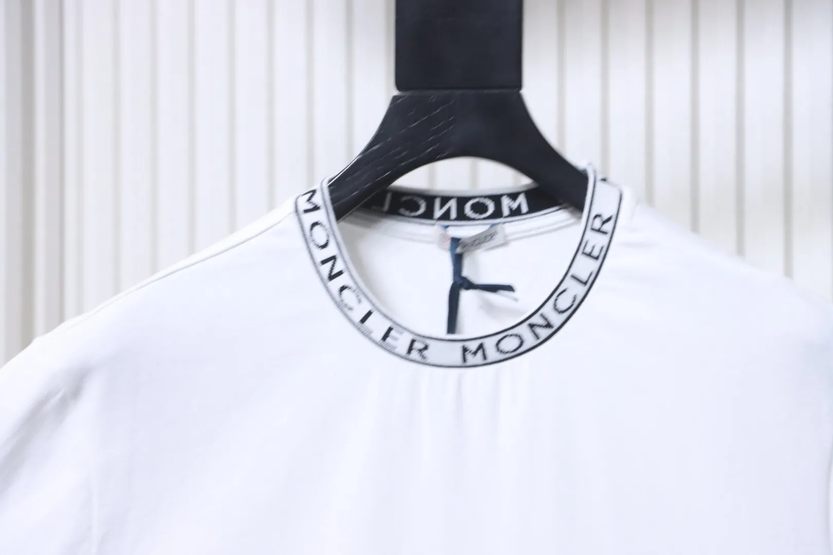 Neckline