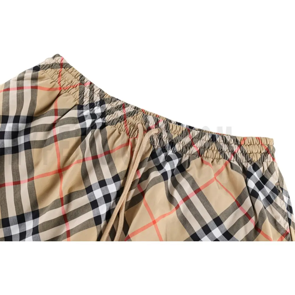 Elastic waistband detail image of the shorts
