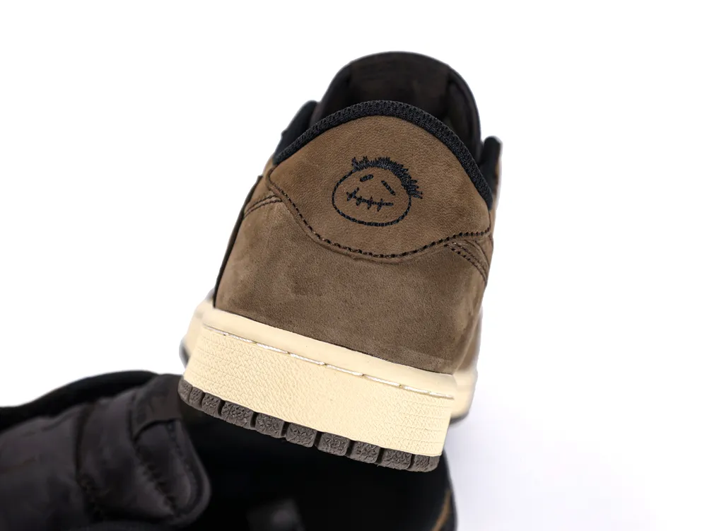 Travis Scott x Air Jordan 1 Retro Low OG SP Velvet Brown heel logo detail