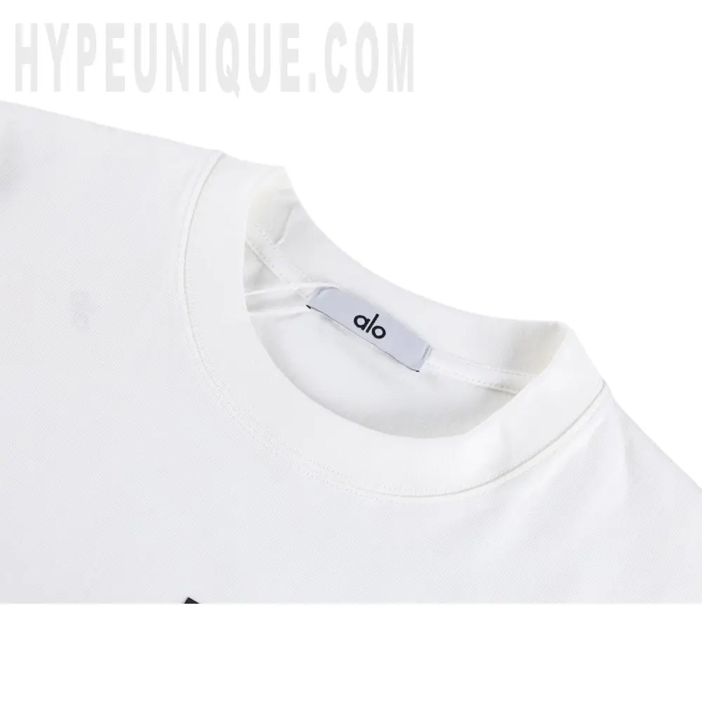Close-up of the collar detail