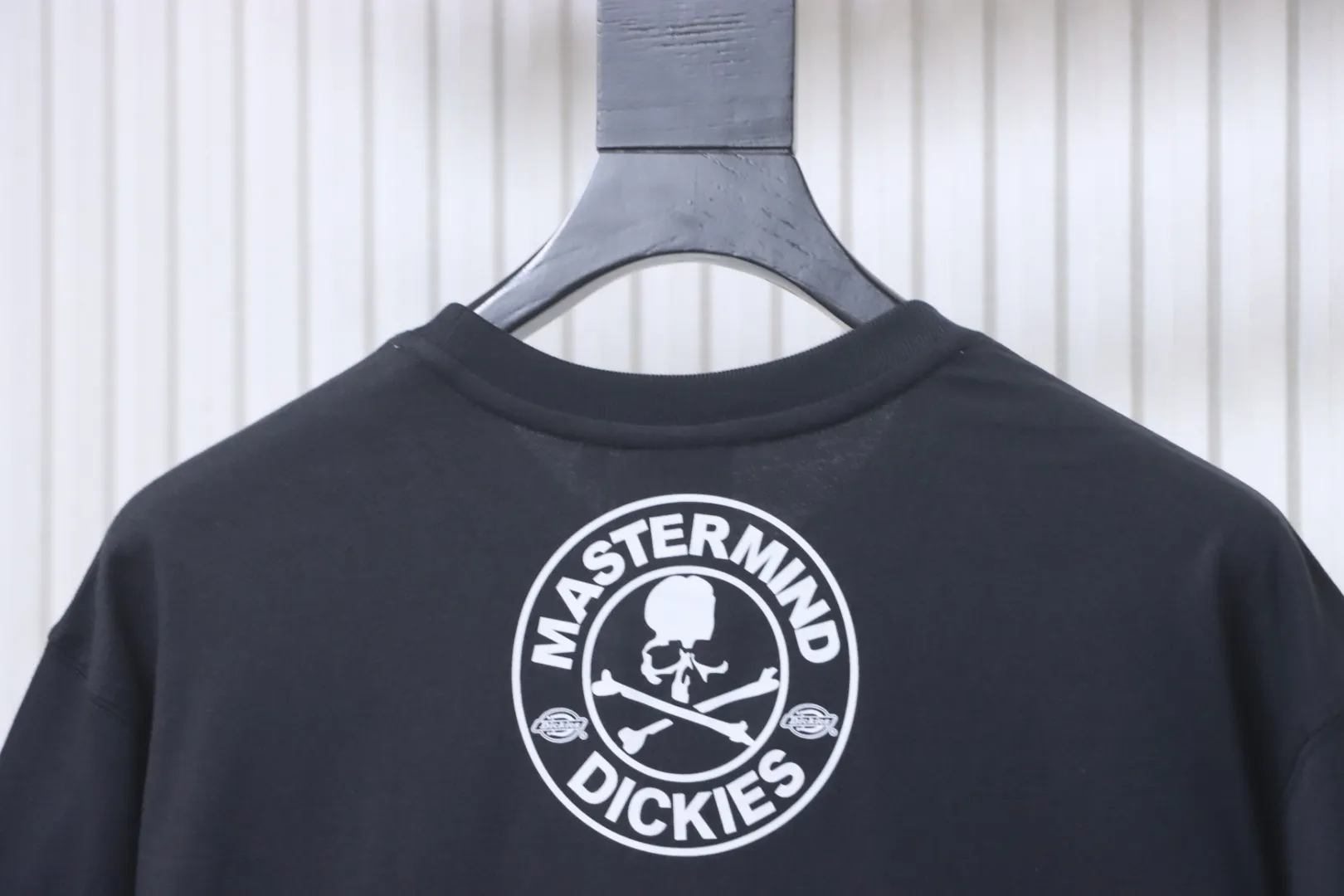 Back Neckline with visible Back Logo Detail
