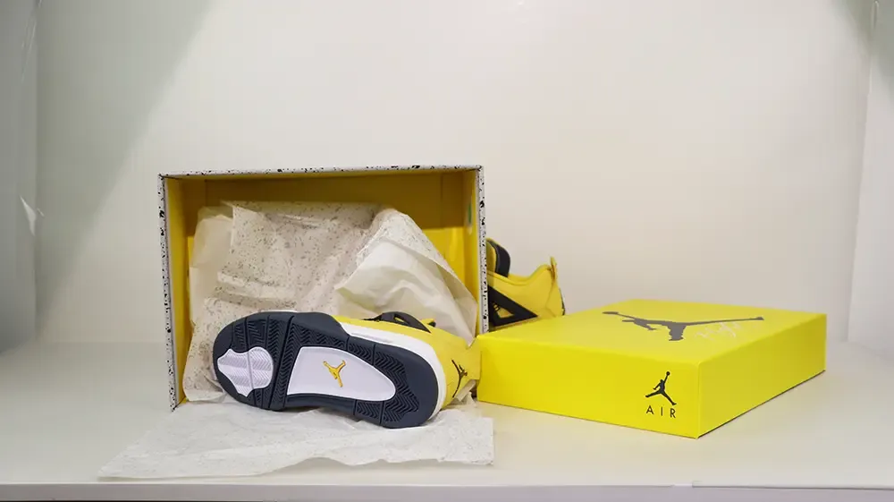 A detailed view of the Jordan 4 Retro ‘Lightning’ (2021) shoe and its shoebox interior, showcasing the internal design and construction details