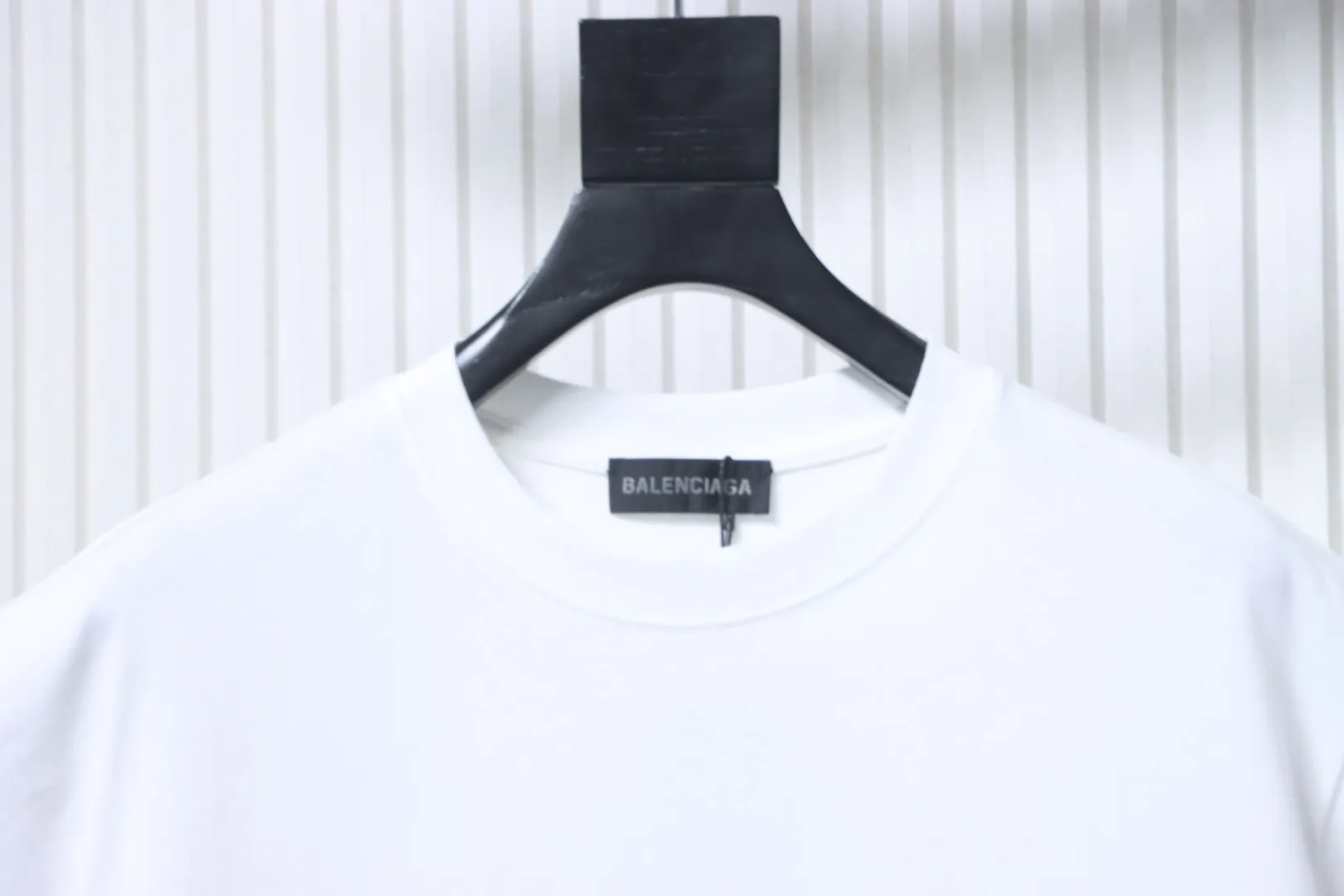 Neckline