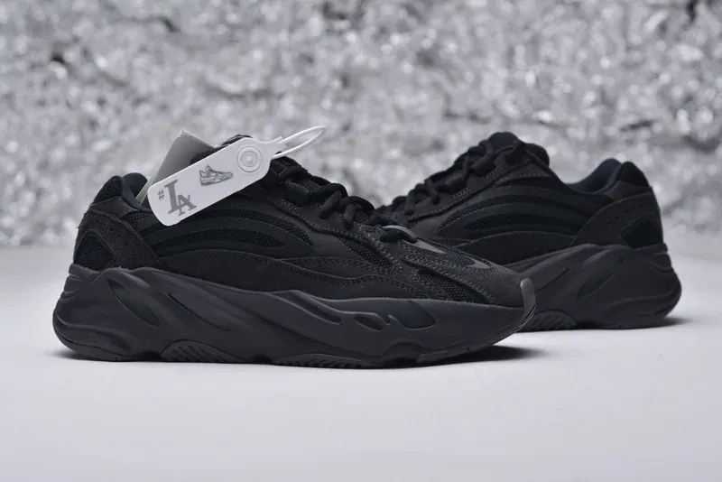 Yeezy Boost 700 V2 Vanta Reps
