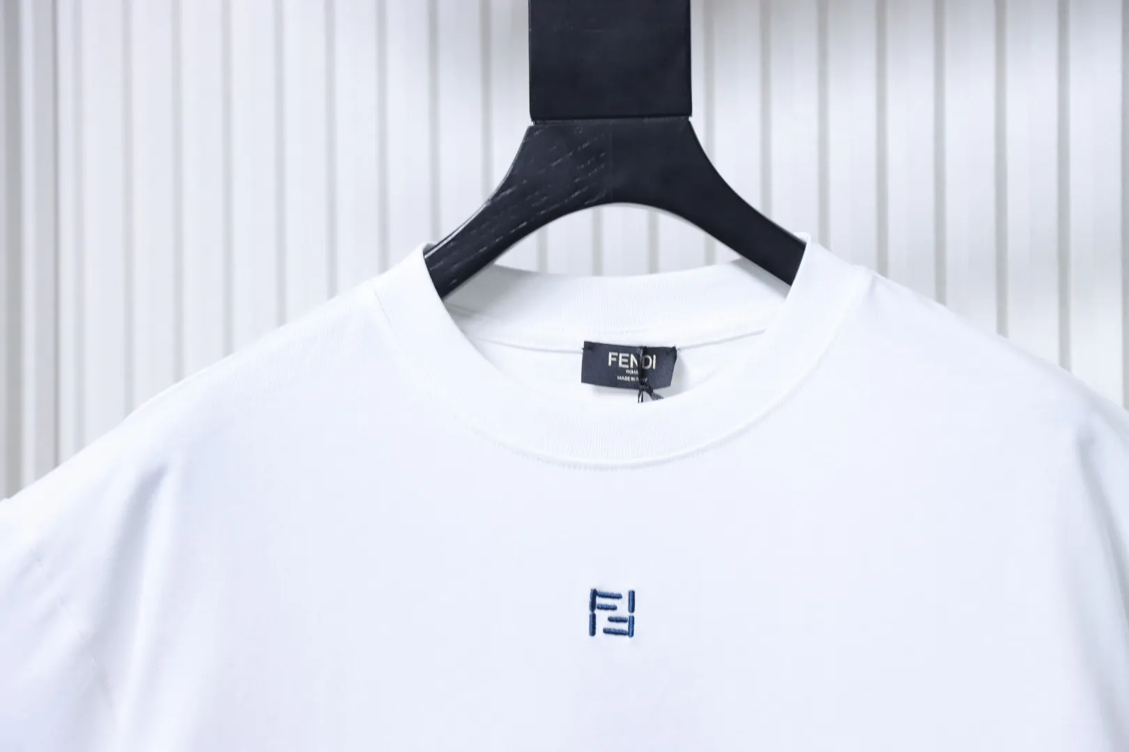 Neckline