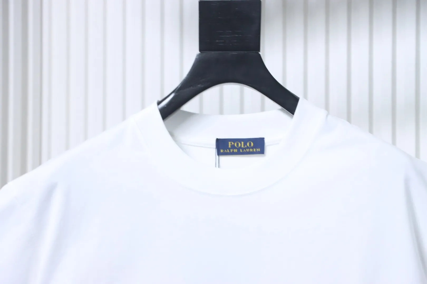 Neckline