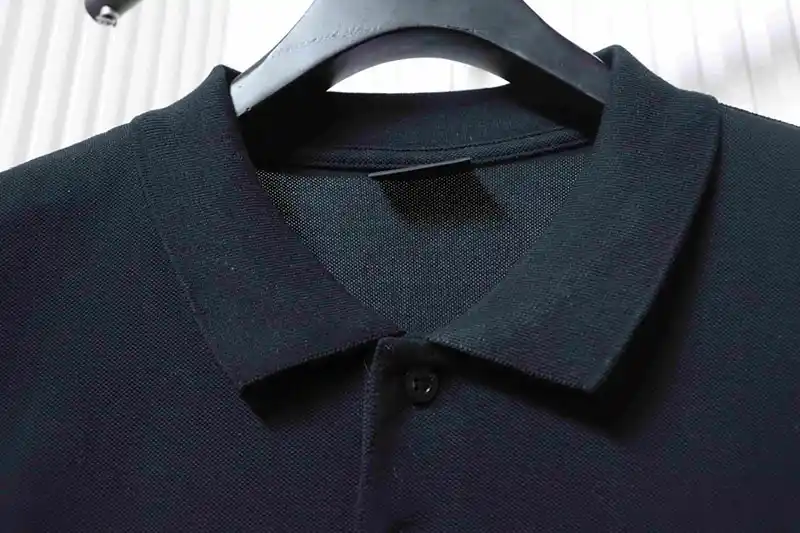 Neckline