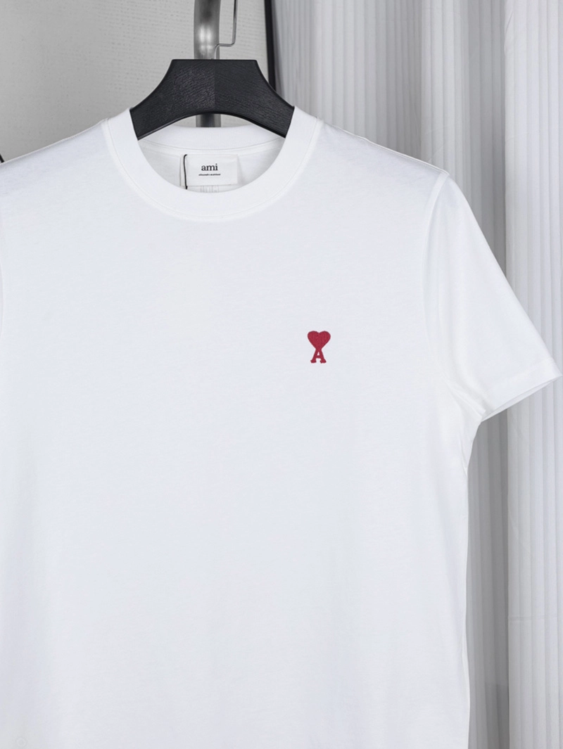 AMI Heart Logo Embroidered T-shirt